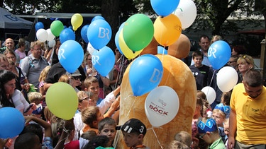 Kinder mit BR-Luftballons | Bild: BR