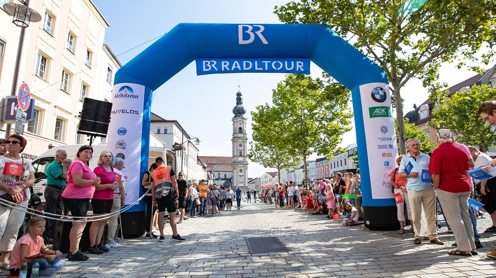 BR-Radltour 2019, 1.8.2019, Etappe 5, Ankunft Deggendorf | Bild: BR/Markus Konvalin