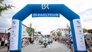 BR-Radltour 2022, Etappe 1: Ankunft im Ziel in Cham | Bild: BR/Hans-Martin Kudlinski
