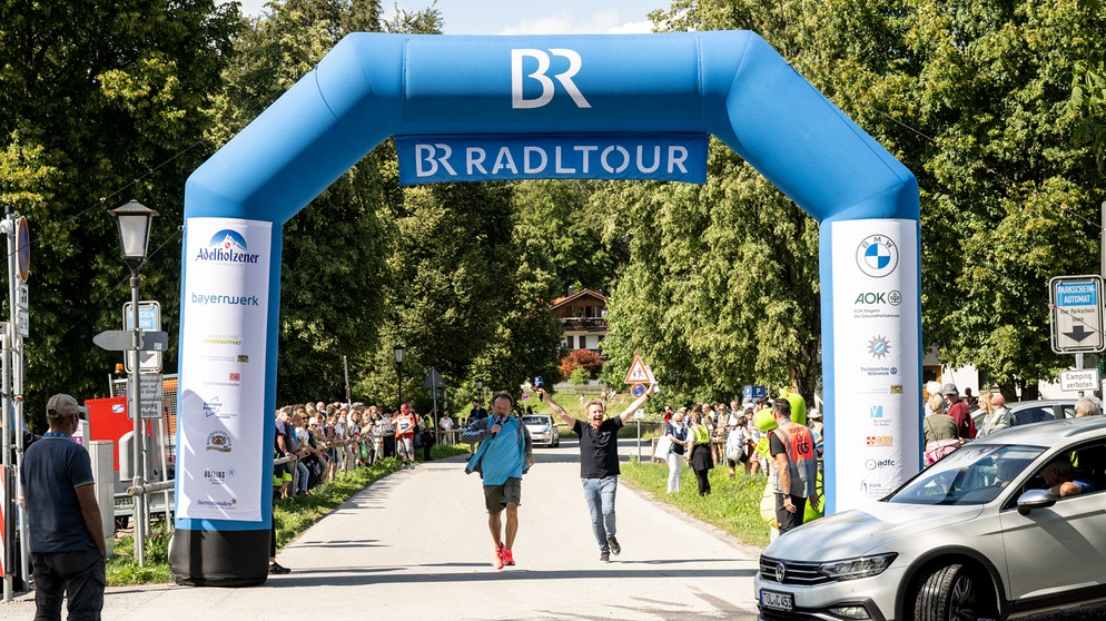 BR-Radltour 2023, 30.07.2023, Etappe 1, Ankunft im Ziel in Murnau am Staffelsee | Bild: BR/Ralf Wilschewski