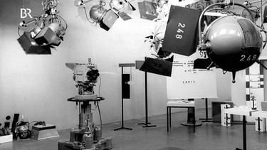 Hebezeugkonstruktion für Beleuchtungsgeräte im Studio 1 in Unterföhring | Bild: BR, Historisches Archiv / Foto Sessner