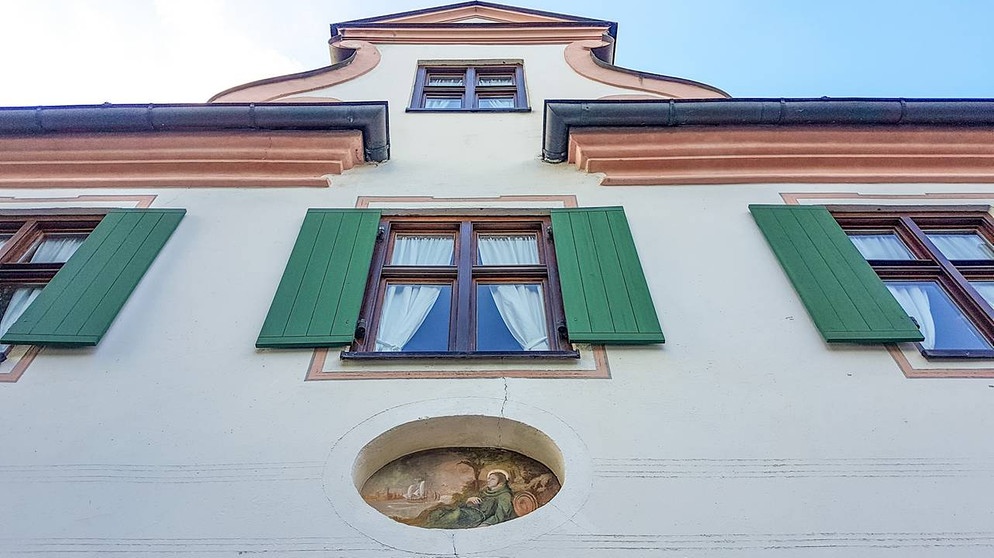 Pfarrhof Gempfing Fassade | Bild: BR/Andreas Dirscherl