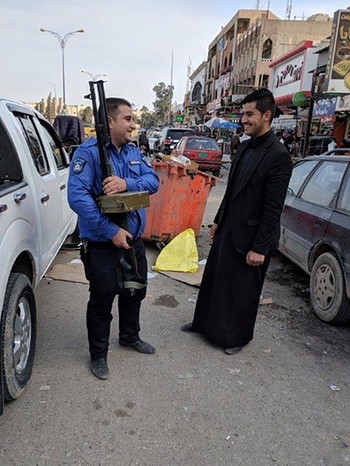 Unterwegs in Mossul mit dem Begleitschutz der Polizei | Bild: Stefan Meining