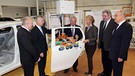 Prof. Spanner-Ulmer mit Fachkollegen bei VW | Bild: Volkswagen AG, Multimediazentrum / Leitzke
