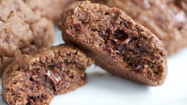 Südafrikanische Pepper Cookies: Braune Plätzchen mit weichem Schokoladenkern | Bild: BR/Nicole Ficociello