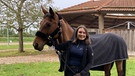 young reporter 2021 Emma erzählt Coach Julia Binder von ihrem Pferd. | Bild: BR