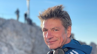 Regisseur Dirk Kummer ("12 Tage Sommer") auf der Zugspitze | Bild: BR/Jacqueline Krause-Burberg
